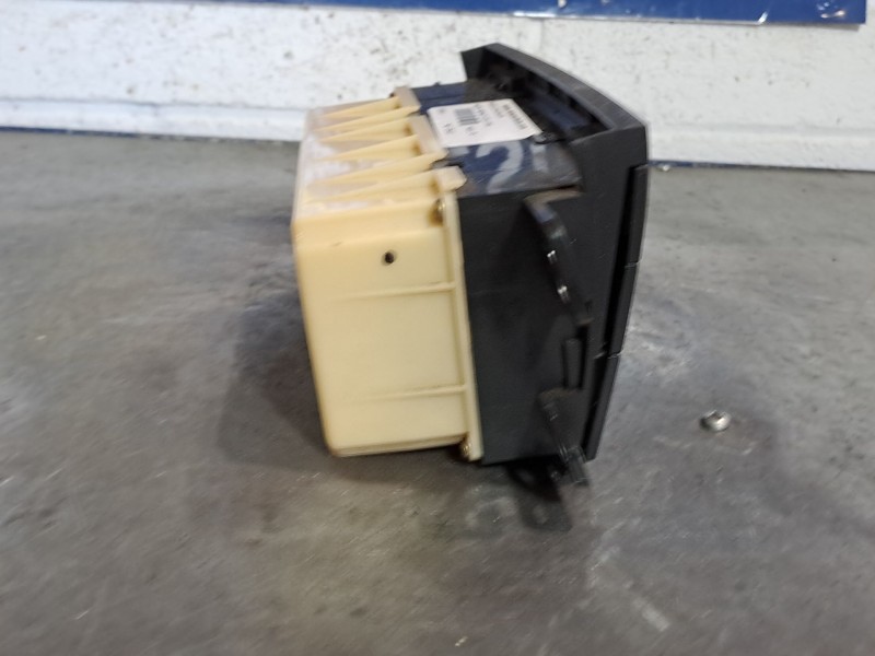 Recambio de mando climatizador para mazda premacy (cp) referencia OEM IAM CB82D  