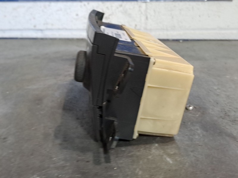 Recambio de mando climatizador para mazda premacy (cp) referencia OEM IAM CB82D  