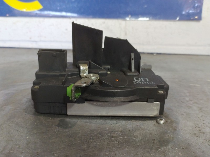 Recambio de cerradura puerta delantera derecha para opel vectra b caravan referencia OEM IAM 24414113  