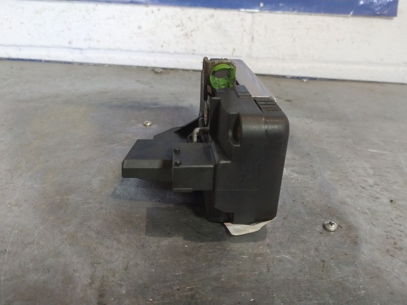 Recambio de cerradura puerta delantera derecha para opel vectra b caravan referencia OEM IAM 24414113  