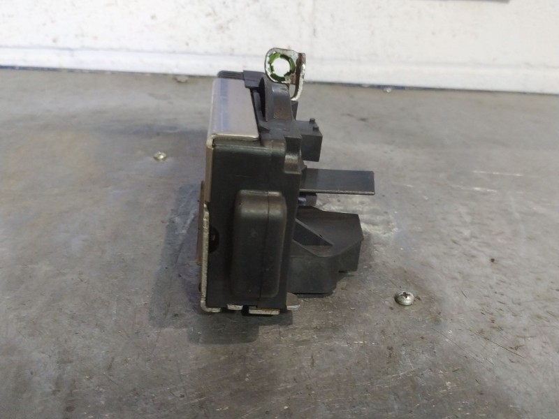 Recambio de cerradura puerta delantera derecha para opel vectra b caravan referencia OEM IAM 24414113  