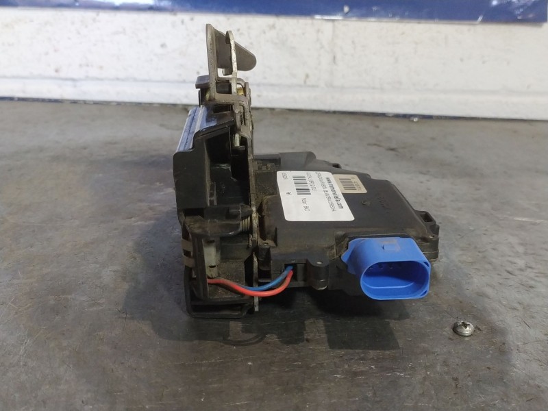 Recambio de cerradura puerta delantera derecha para audi a3 (8p) 2.0 tdi ambiente referencia OEM IAM 4E1837016  