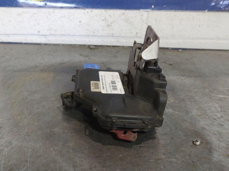 Recambio de cerradura puerta delantera derecha para audi a3 (8p) 2.0 tdi ambiente referencia OEM IAM 4E1837016  