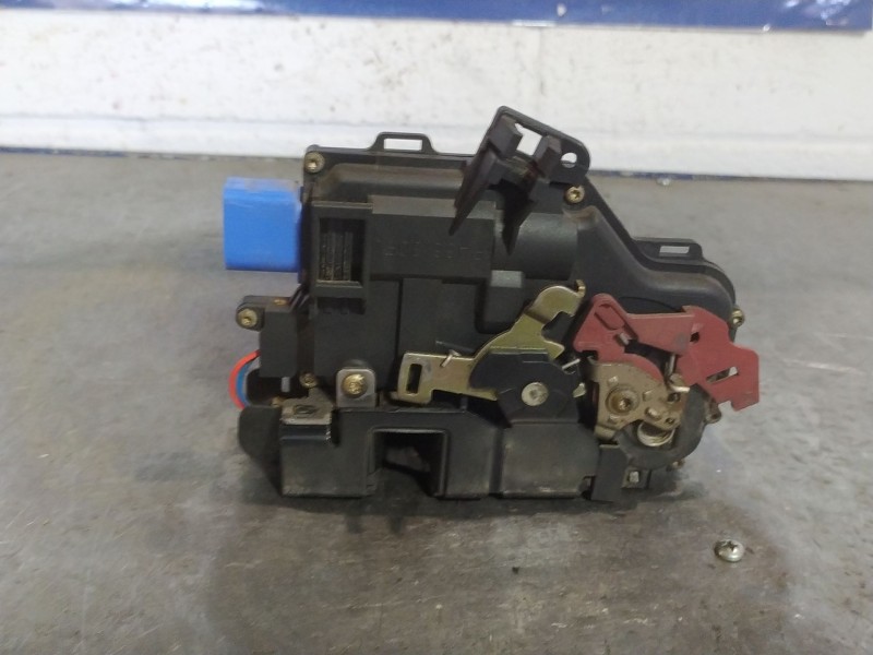 Recambio de cerradura puerta delantera derecha para audi a3 (8p) 2.0 tdi ambiente referencia OEM IAM 4E1837016  