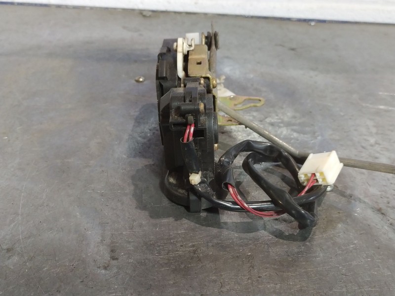 Recambio de cerradura puerta delantera derecha para mazda premacy (cp) referencia OEM IAM   