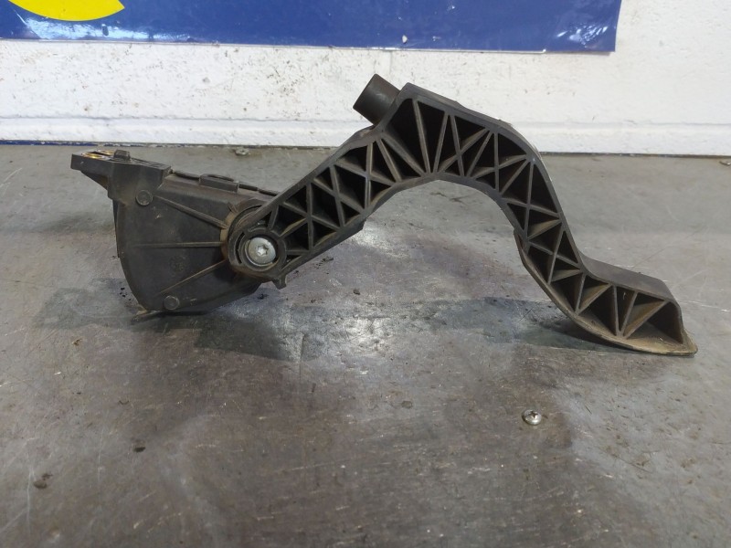 Recambio de pedal acelerador para audi a4 berlina (b5) 1.8 referencia OEM IAM 8D1721523A  