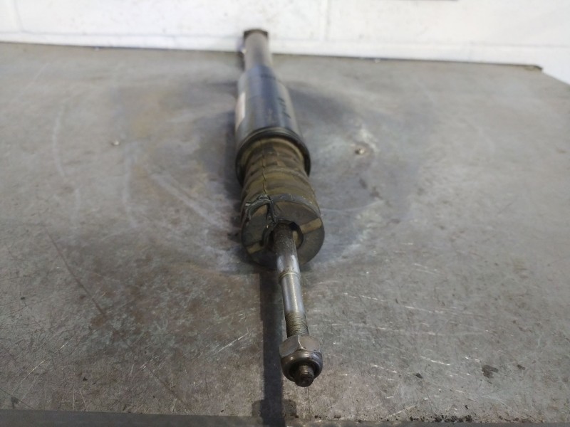 Recambio de amortiguador trasero para renault modus referencia OEM IAM   