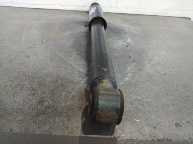 Recambio de amortiguador trasero para renault modus referencia OEM IAM   