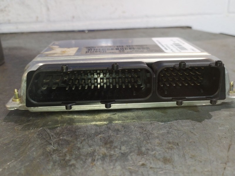 Recambio de centralita motor uce para audi a4 1.8 t referencia OEM IAM 0261204185  