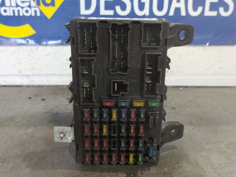 Recambio de caja reles fusibles para hyundai getz (tb) 1.1 12v cat referencia OEM IAM   