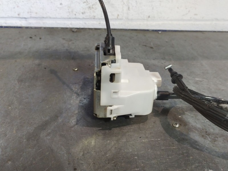 Recambio de cerradura puerta delantera derecha para citroen c2 1.4 hdi referencia OEM IAM 52187780  