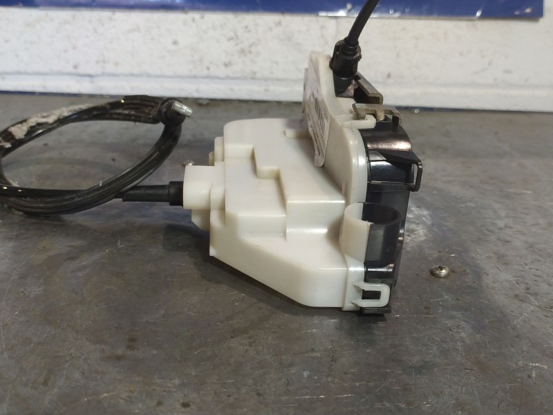 Recambio de cerradura puerta delantera derecha para citroen c2 1.4 hdi referencia OEM IAM 52187780  
