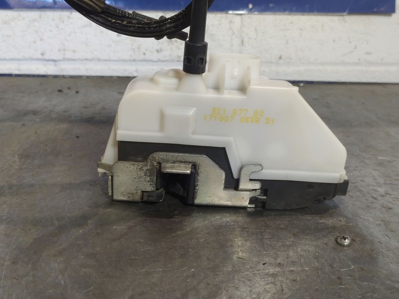 Recambio de cerradura puerta delantera derecha para citroen c2 1.4 hdi referencia OEM IAM 52187780  