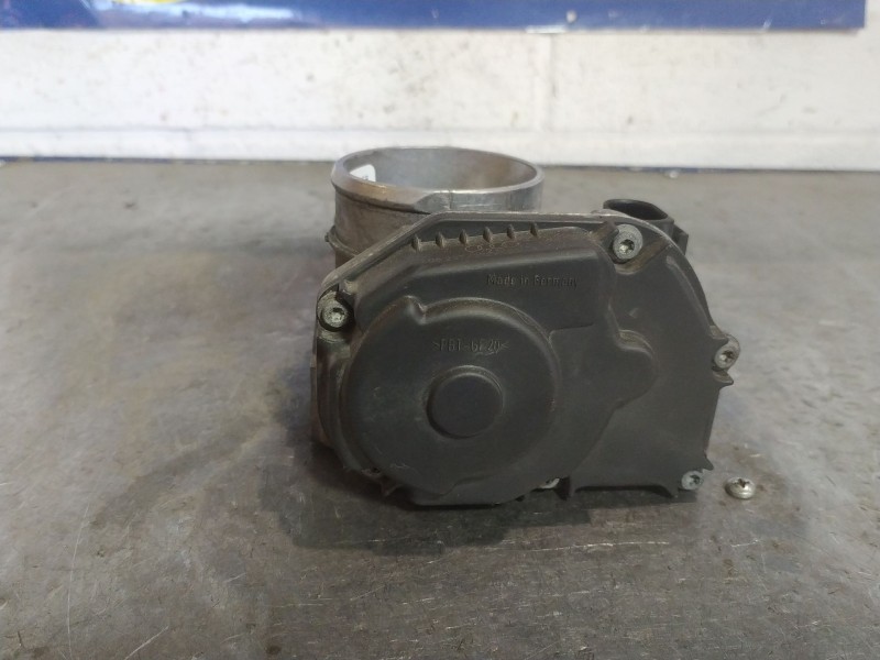 Recambio de caja mariposa para audi a4 1.8 t referencia OEM IAM 408237212003  