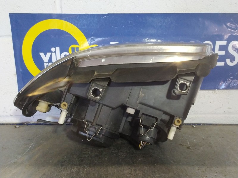 Recambio de faro izquierdo para audi a4 1.9 tdi referencia OEM IAM   