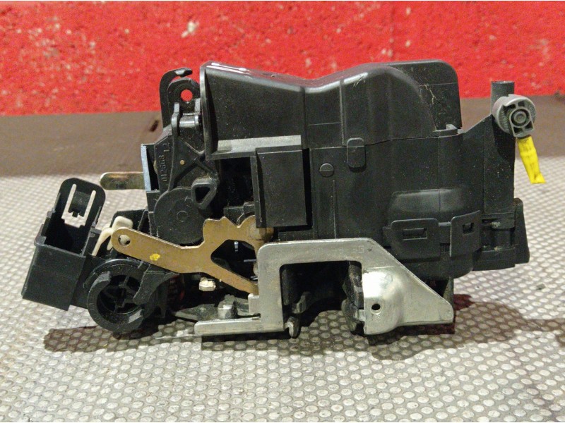 Recambio de cerradura puerta delantera izquierda para mercedes clase c (w202) berlina 180 (202.018) referencia OEM IAM    Recambio de cerradura puerta delantera izquierda para mercedes clase c (w202) berlina 180 (202.018) referencia OEM IAM