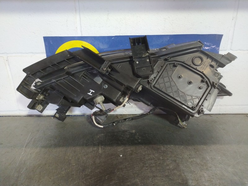 Recambio de faro izquierdo para mazda 6 2.2 de 163 sportive referencia OEM IAM   