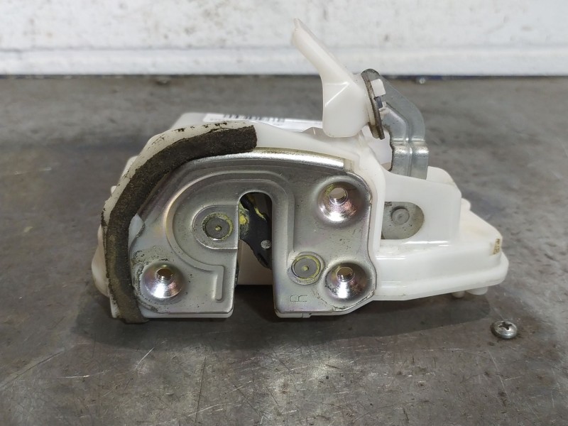 Recambio de cerradura puerta trasera derecha para mazda 6 2.2 de 163 sportive referencia OEM IAM   