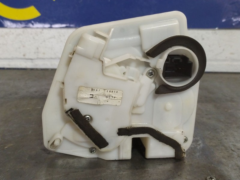 Recambio de cerradura puerta trasera derecha para mazda 6 2.2 de 163 sportive referencia OEM IAM   