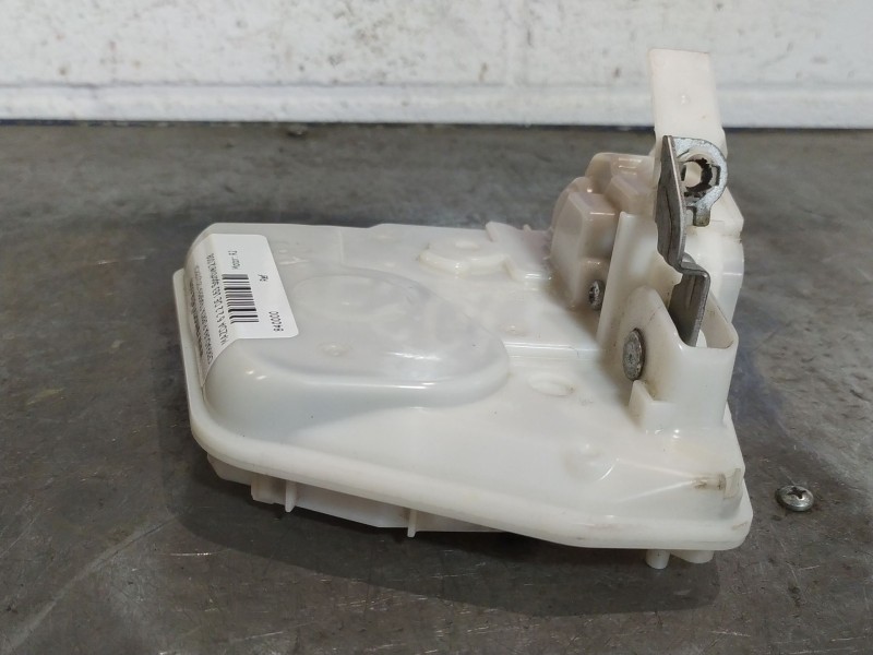 Recambio de cerradura puerta trasera izquierda para mazda 6 2.2 de 163 sportive referencia OEM IAM   