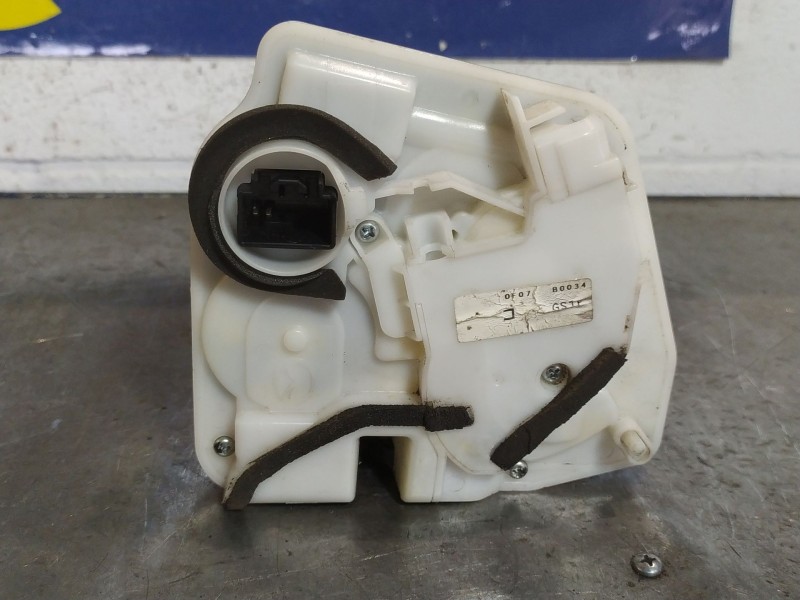 Recambio de cerradura puerta trasera izquierda para mazda 6 2.2 de 163 sportive referencia OEM IAM   