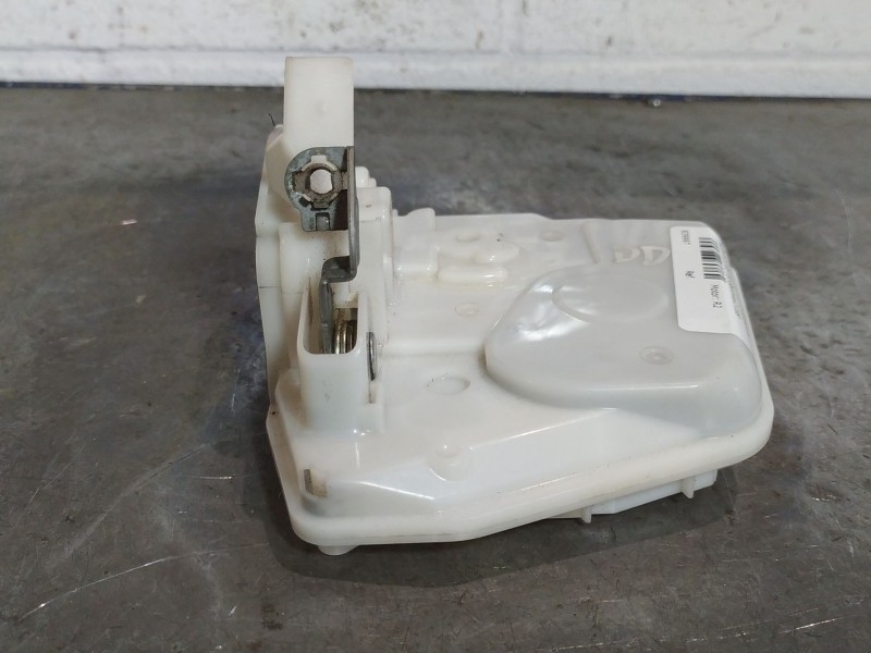 Recambio de cerradura puerta delantera derecha para mazda 6 2.2 de 163 sportive referencia OEM IAM   