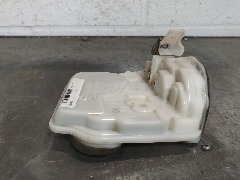 Recambio de cerradura puerta delantera derecha para mazda 6 2.2 de 163 sportive referencia OEM IAM   