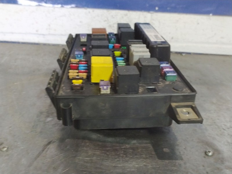 Recambio de caja reles fusibles para opel zafira b  | 0.05 - ...  | 0.05 - ... referencia OEM IAM 13206748GU  