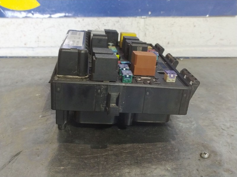 Recambio de caja reles fusibles para opel zafira b  | 0.05 - ...  | 0.05 - ... referencia OEM IAM 13206748GU  