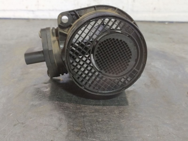 Recambio de caudalimetro para audi a4 2.0 tdi 143 multitronic dpf referencia OEM IAM 074906461B  