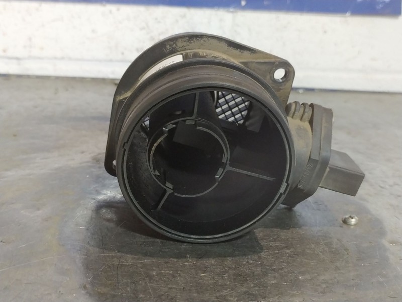 Recambio de caudalimetro para audi a4 2.0 tdi 143 multitronic dpf referencia OEM IAM 074906461B  