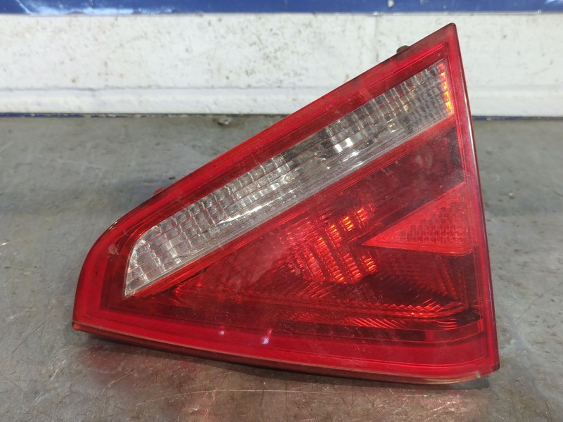 Recambio de piloto porton derecho para audi a5 2.0 tfsi 211 referencia OEM IAM 8T0945094  