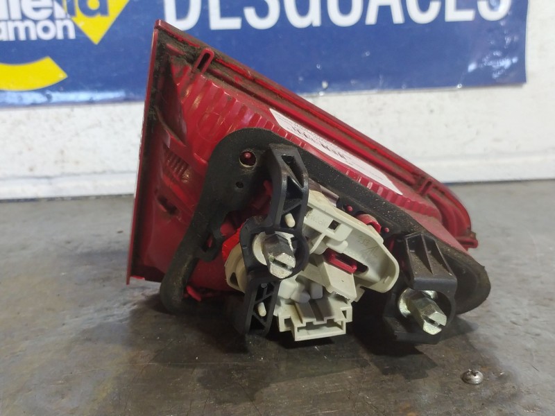 Recambio de piloto porton derecho para audi a5 2.0 tfsi 211 referencia OEM IAM 8T0945094  