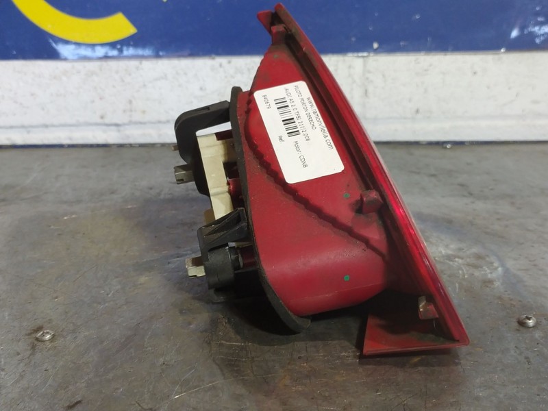 Recambio de piloto porton derecho para audi a5 2.0 tfsi 211 referencia OEM IAM 8T0945094  