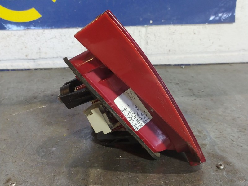 Recambio de piloto porton derecho para audi a5 2.0 tfsi 211 referencia OEM IAM 8T0945094  