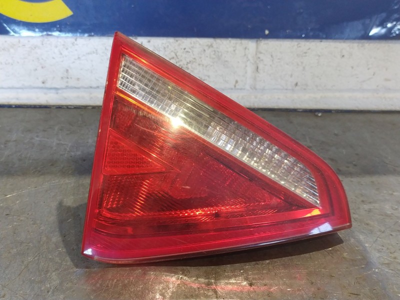 Recambio de piloto porton izquierdo para audi a5 2.0 tfsi 211 referencia OEM IAM 8T0945093  