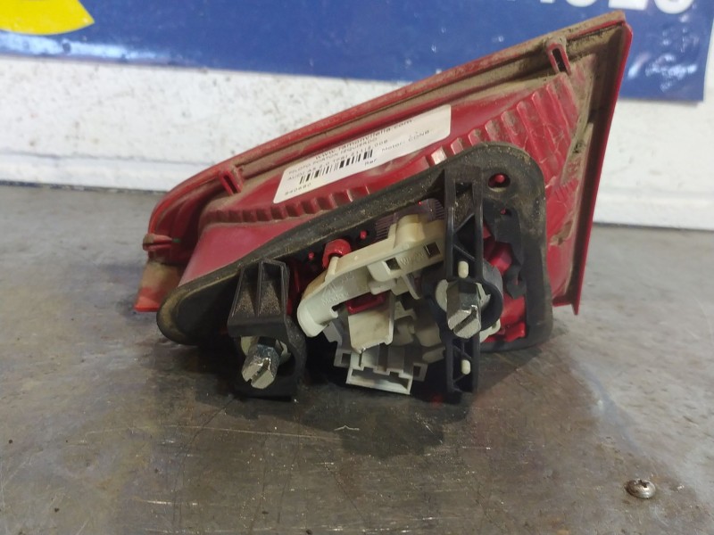 Recambio de piloto porton izquierdo para audi a5 2.0 tfsi 211 referencia OEM IAM 8T0945093  