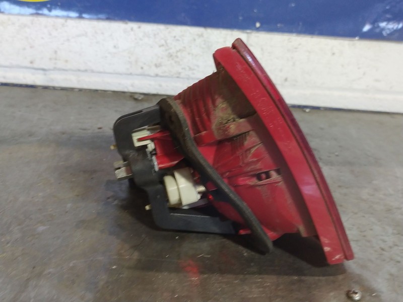 Recambio de piloto porton izquierdo para audi a5 2.0 tfsi 211 referencia OEM IAM 8T0945093  