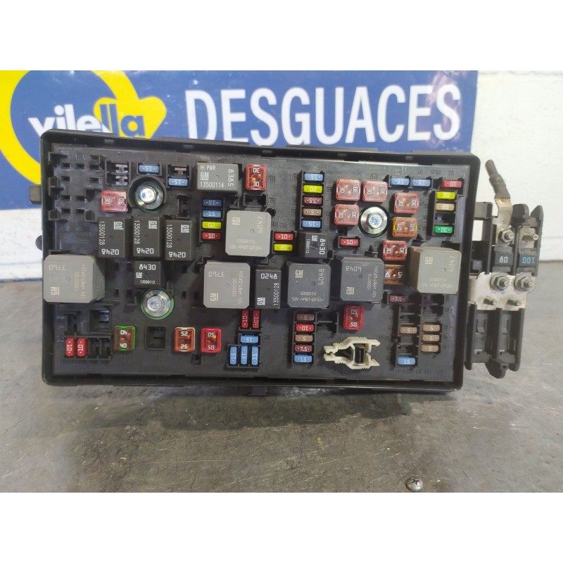 Recambio de caja reles fusibles para opel insignia 2.0 cdti 110 edition referencia OEM IAM   