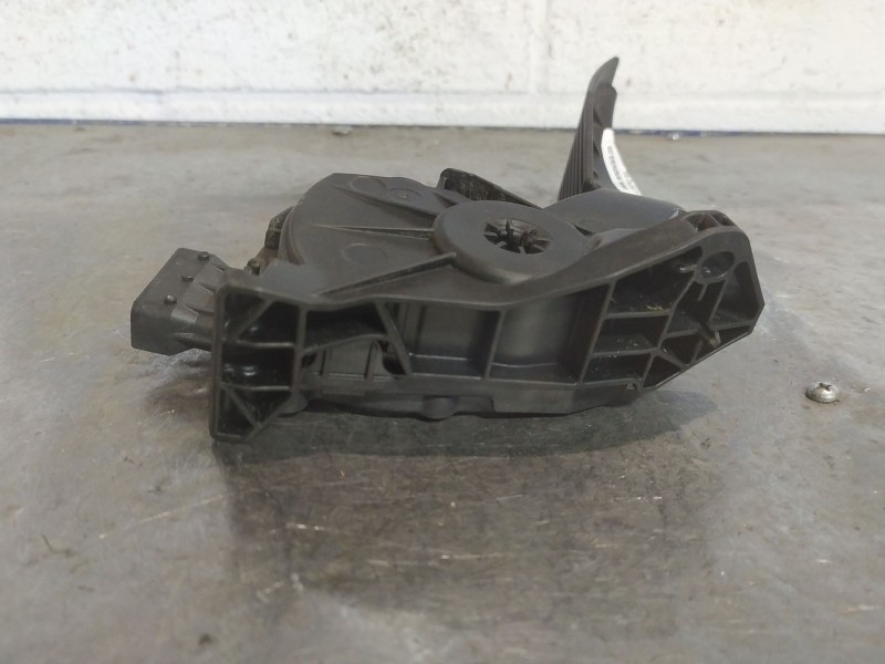 Recambio de potenciometro pedal para opel insignia 2.0 cdti 110 edition referencia OEM IAM   