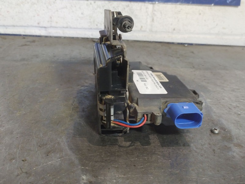Recambio de cerradura puerta delantera derecha para audi a3 (8p) 2.0 tdi referencia OEM IAM   