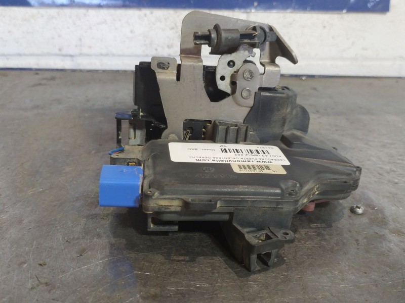 Recambio de cerradura puerta delantera derecha para audi a3 (8p) 2.0 tdi referencia OEM IAM   