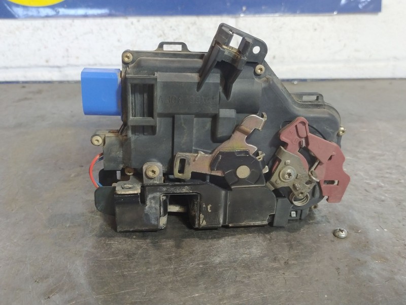 Recambio de cerradura puerta delantera derecha para audi a3 (8p) 2.0 tdi referencia OEM IAM   