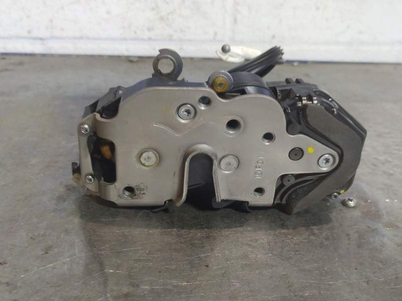 Recambio de cerradura puerta delantera izquierda para opel insignia 2.0 cdti 110 edition referencia OEM IAM   