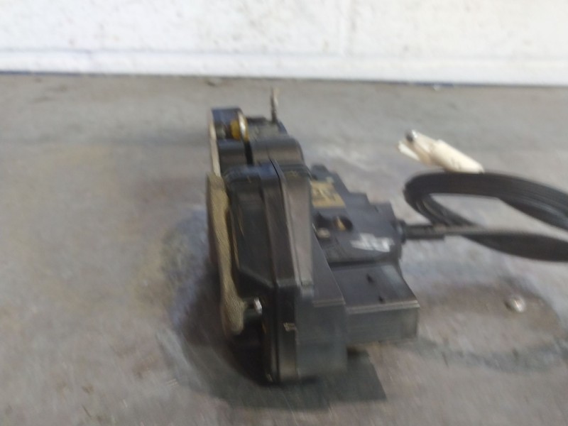 Recambio de cerradura puerta delantera izquierda para opel insignia 2.0 cdti 110 edition referencia OEM IAM   