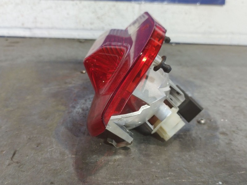 Recambio de piloto porton izquierdo para opel insignia 2.0 cdti 110 edition referencia OEM IAM   