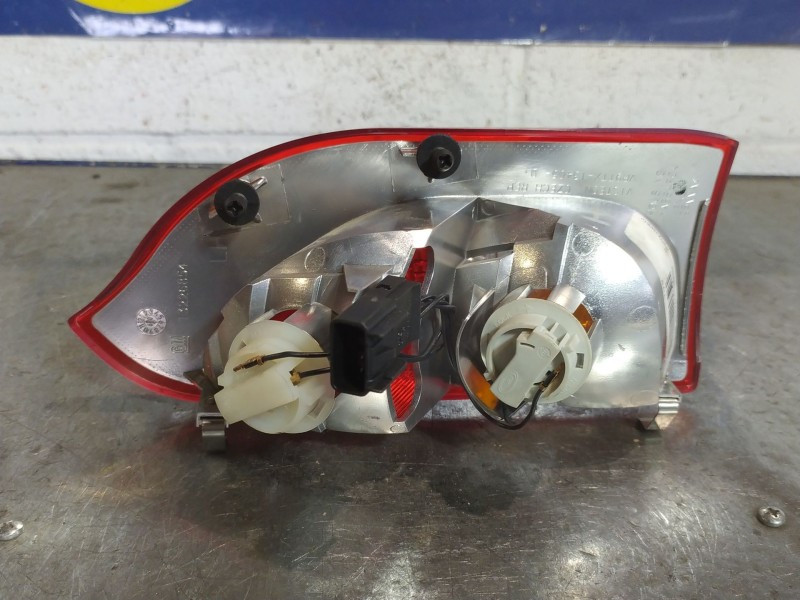 Recambio de piloto porton izquierdo para opel insignia 2.0 cdti 110 edition referencia OEM IAM   