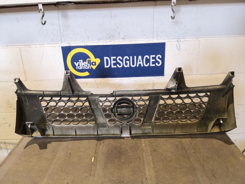 Recambio de rejilla delantera para nissan navara 2 ii pick-up (d22) 2.5 tdi referencia OEM IAM   