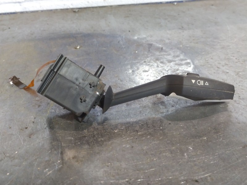 Recambio de mando intermitentes para bmw serie 1 berlina (e81/e87) 120d referencia OEM IAM 01108160  
