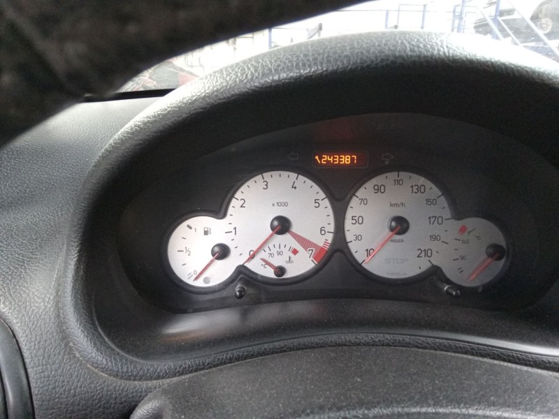 peugeot 206 1.4 75 del año 2003